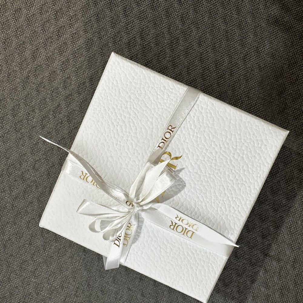 Small/medium square Dior box with ribbon
